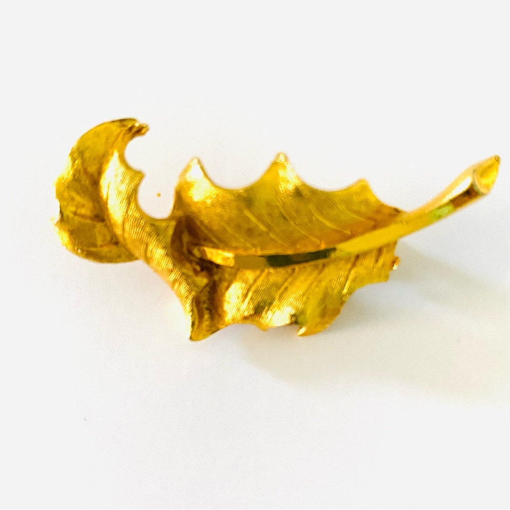 Vintage Mamselle Signed Goldtone Leaf Brooch/Pin.